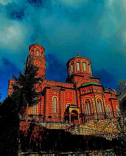 У селу Ђунис, недалеко километара од Крушевца, налази се манастир Покрова Пресвете Богородице. Манастир је подигнут на месту, на коме се Пресвета Богородица јавила девојчици Милојки Јоцић 24. јула 1898. године. Девојчица Милојка имала је 13 година и радила је у пољу са својим сестрама. Са крчагом је пошла по воду на извор. Када је стигла до извора, видела је Пресвету Богородицу, која јој је рекла да ће се на том месту исцељивати многи болесници и да се на том месту подигне Црква. За овај догађај се брзо прочуло, па су многи болесни и невољни почели да се сабирају на ово место, где су се исцељивали. 1934. године, по благослову светог владике Николаја Велимировића, епископа жичког, на овом месту подигнут је дрвени храм посвећен Покрову Пресвете Богородице