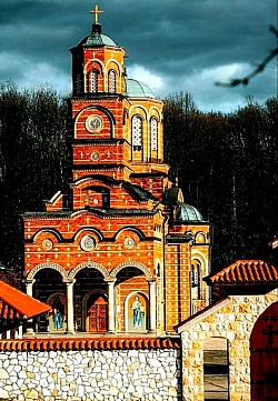 Где се налази манастир Ђунис  Kада се зна да је локација на којој се налази манастир Ђунис код Kрушевца изабрана од саме Пресвете Богородице чини се да је сасвим јасно зашто многи који су посетили овај манастир сматрају да је локација на којој се налази манастир Ђунис прави Рај на земљи