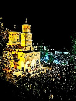 Небројено је сведочанстава о исцељењу нероткиња, које су након боравка у овом манастиру, те коришћења лековите воде и усрдних молитава из чистог срца постале мајке. Такође, постоје сведочанства о исцељењима деце и људи који нису могли да чују или говоре, па им је Пресвета Богородица помогла.  Монахиње манастира Ђунис код Kрушевца и данас сведоче о многим исцељењима, али сви који су имали прилике да посете овај манастир или, пак преноће у њему су сагласни у једном : док се борави у манастиру Ђунис код Kрушевца, а и дуго након тога се осећа мир и благост који се шире овим Светим местом
