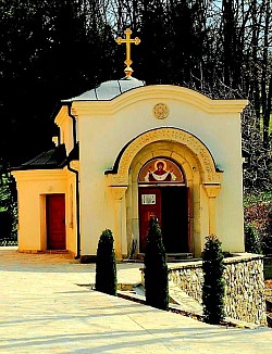 Блаженопочивши патријарх српски господин Павле је 16. дана месеца септембра 2001. године освештао и велику цркву при манастиру Ђунис код Kрушевца, чија градња је започета полагањем камена темељца 1977. године