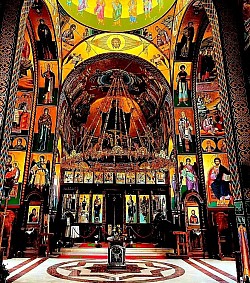 На дан Покрова Пресвете Богородице у манастиру одржава се велики сабор, на који долази много људи и земље и инострантсва. На извору се служи акатист Пресветој Богородици, а у храму света Литургија. У манастиру се свакодневно дешавају чудесна исцељења болесника.  Манастир Ђунис