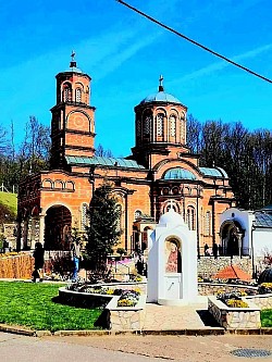 Манастир са црквом Покрова Пресвете Богородице се налази у селу Ђунис, недалеко од Крушевца. Светиња је подигнута на месту, на коме се Пресвета Богородица јавила 1898. године
