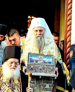 У Спасовданској литији учешће су узели и министри: одбране г. Братислав Гашић, за бригу о породици и демографију гђа Јелена Жарић Ковачевић, за рад, запошљавање, борачка и социјална питања гђа Милица Ђурђевић Стаменковски, државне управе и локалне самоуправе гђа Снежана Пауновић и др Ненад Поповић, министар без портфеља задужен за међународну економску сарадњу и друштвени положај Цркве у земљи и иностранству.  Благи и милозвучни гласови чланова Хора храма Светог Саве, под управом диригента др Катарине Станковић, и Дечјег хора Растко, под управом диригента Милене Антоновић, изнова су потврдили лепоту српског духовног стваралаштва и хорског појања, ове вечери посебно надахнутог благодаћу Часног Појаса Мајке Божје
