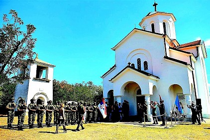 Свечано обележена 220. годишњица Боја на Делиграду Његово Високопреосвештенство Митрополит нишки г. Арсеније је служио 4. септембра 2026. године свету Литургију у спомен-храму Светих архангела на Делиграду поводом 220. годишњице боја у коме су бројчано слабији српски устаници однели једну од најубедљивијих победа током Првог српског устанка. Високопреосвећеном Митрополиту су саслуживали: протојереј Братислав Вукићевић, архијерејски намесник алексиначки; протојереј-ставрофор Љубиша Милошевић, свештеник у пензији; јереј Андрија Живковић, парох чукуровачки; јереј Душан Ранђеловић; ђакони Михаило Милановић и Стефан Пекић. После свете Литургије служен је помен пред костурницом у којој су похрањене кости српских јунака, чему је следила свечана церемонија полагања венаца. Светој Евхаристији и помену су, међу осталим, присуствовали и: престолонаследник Александар и принцеза Катарина Карађорђевић, министар за рад, запошљавање, борачка и социјална питања гђа  Милица Ђурђевић Стаменковски, државни секретар при том Министарству г. Зоран Антић, председник Општине Алексинац г. Далибор Радичевић, представници војних и других цивилних власти. У наставку, у Центру за културу и уметност у Алексинцу одржана је пригодна свечана академија, као продужетак државне церемоније посвећене овом великом јубилеју. Сабранима су се обратили Високопреосвећени Владика, министар Ђурђевић Стаменковски и председник Радичевић, а у наставку је одржан и пригодан културно-уметнички програм. Након завршетка државне церемоније, у парохијском дому алексиначког храма Светог оца Николаја одржан је и састанак поводом потписивања уговора о донацији између Министарства за рад, запошљавање, борачка и социјална питања и Епархије нишке, са циљем усмеравања средстава ка финализацији радова на крсном знамењу, посвећеном сећању на победу извојевану током Боја на Плочнику 1386. године. Потписници уговора били су Високопреосвећени Митрополит и министар Ђурђевић Стаменковски, а свечано обележавање 640. годишњице од овог чувеног боја планирано је за 9. септембар. Свечано обележена 150. годишњица Битке на Адровцу Усреду, 2. септембра 2026. године, свечано је обележена 150. годишњица Битке на Адровцу, боја вођеног током Српско-турског рата 1876. године. Током ове борбе је херојском смрћу погинуо гроф Николај Николајевич Рајевски, пуковник и један од хиљада добровољаца који су из Русије кренули пут ратом захваћене Србије, како би и делатно помогли братском народу у борби за коначно ослобођење. У спомен-храму Свете Тројице, подигнутом од стране породице грофа Рајевског на месту његове погибије, Светом Архијерејском Литургијом началствовао је Његово Високопреосвештенство Митрополит нишки г. Арсеније. Високопреосвећеном Митрополиту саслуживали су протојереј Братислав Вукићевић, Архијерејски намесник алексиначки, протојереј Дејан Арсић, секретар ЕУО Епархије нишке, протонамесник Синиша Никитовић, координатор Верског добротворног старатељства Епархије нишке 